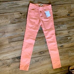 Dusty pink 5 pocket with front zipper pants.